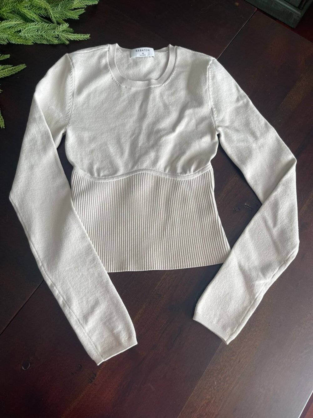 Aritzia Babaton Sculpt Knit Long Sleeve Cream Top Size XS